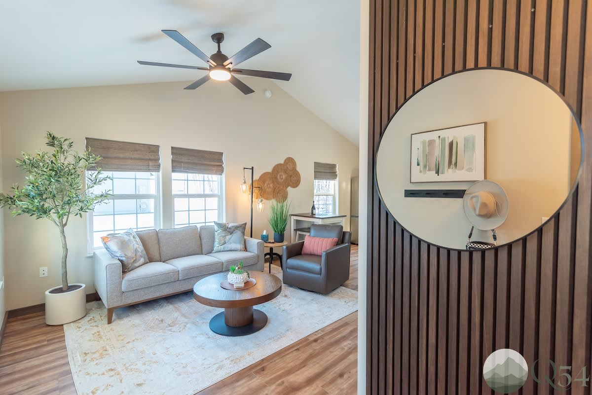 7678a59e 49dc 44 4W6Lb