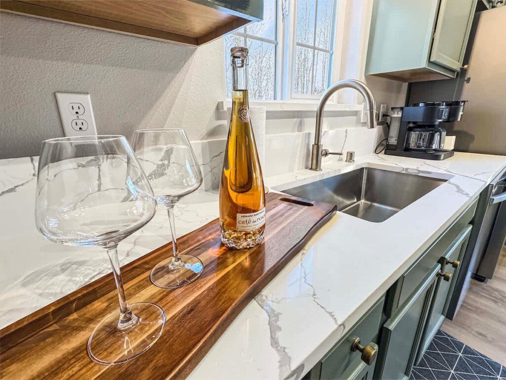 e10d98a6 28f6 4f b4mpK